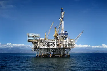 OPEC+ nie zaskoczył, ale zapasy ropy naftowej w USA – już tak