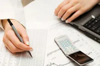 Delikatny wzrost limitów produkcji ropy w OPEC+