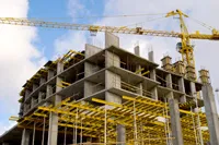 Spadek produkcji ropy naftowej w OPEC+