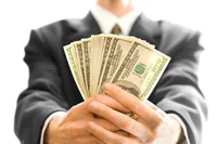 Spadek USD wsparł PLN, rynek patrzy na FED i wybory w USA