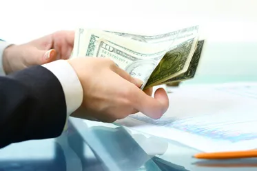 Złoty wyhamował spadki, próba wygenerowania korekty
