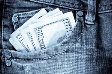 Złoty pozostaje stabilny przy niskiej aktywności rynku