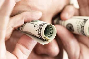 Dolar nie traci znacząco na wartości