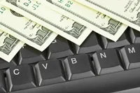 Dolar trzyma się mocno przed wieczornymi zapiskami FED