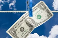 Evans mniej „gołębi” niż Yellen, dolar odrabia straty