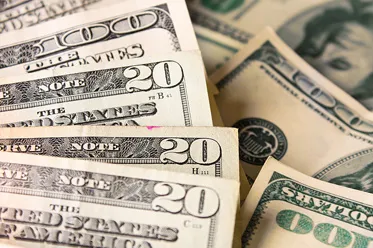 Po publikacjach FOMC eurodolar nieco wyżej