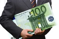 Złoty umocnił się w ślad za eurodolarem