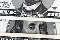 Złoty umacnia się na rynku przed komunikatem RPP