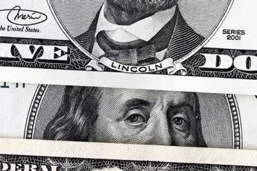 Formacja spadkowa na dolarze z rosnącymi szansami na realizację?